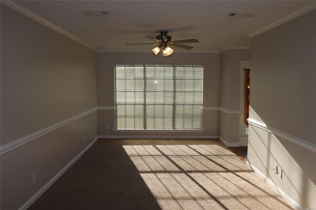 Photo - 760 N Burbank Dr