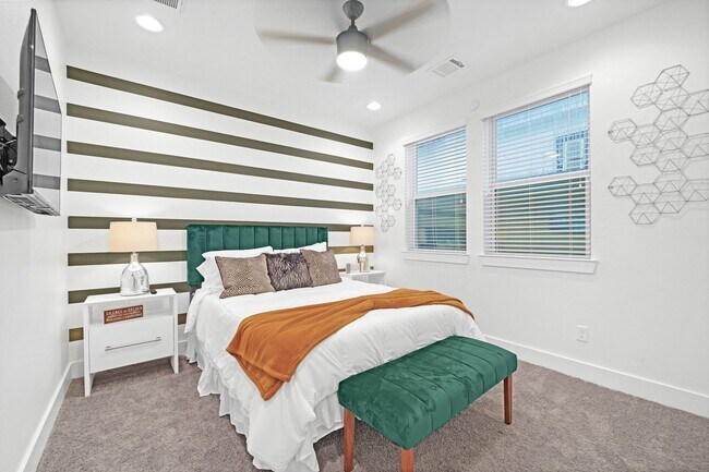 Photo - 2712 Nagle St