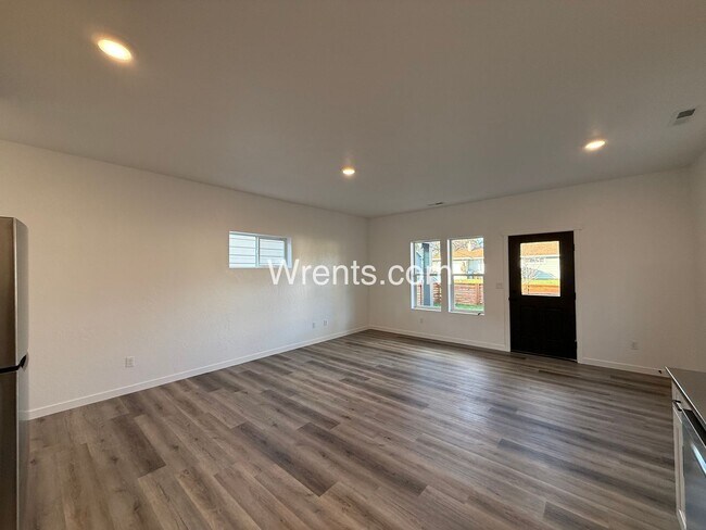 Photo - 3710-3712 E Liberty Ave Unidad 3710