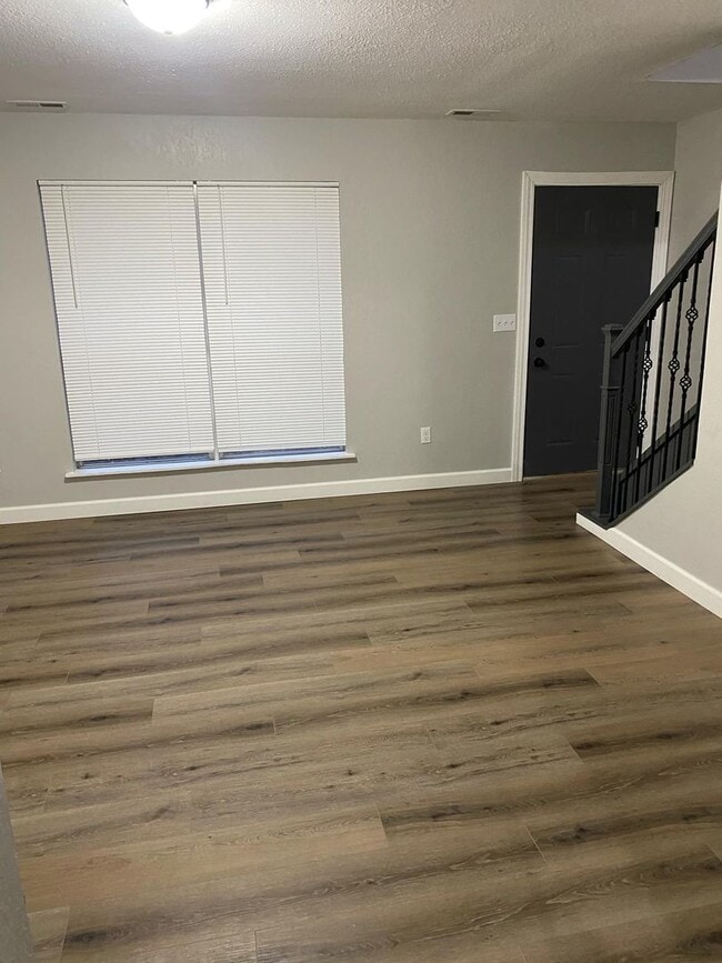 Photo - Long Term - 12 Month Lease! Available Now! 2 Bed/1.5 Bath Two Story Townhouse Osage Beach Unidad 4223 Sunset Dr Apt 4