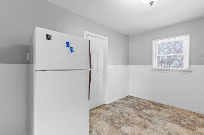 Photo - 8433 1st St