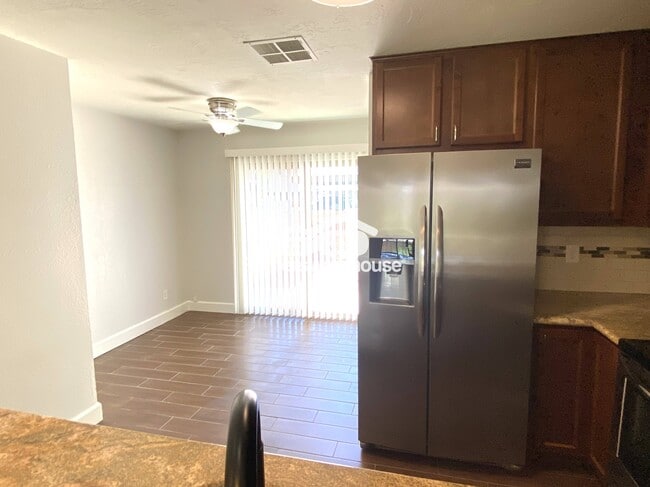 Photo - 1961 N Hartford St