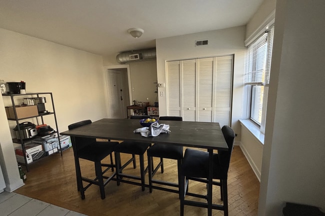 Photo - 3321 N Lakewood Ave Unit 2