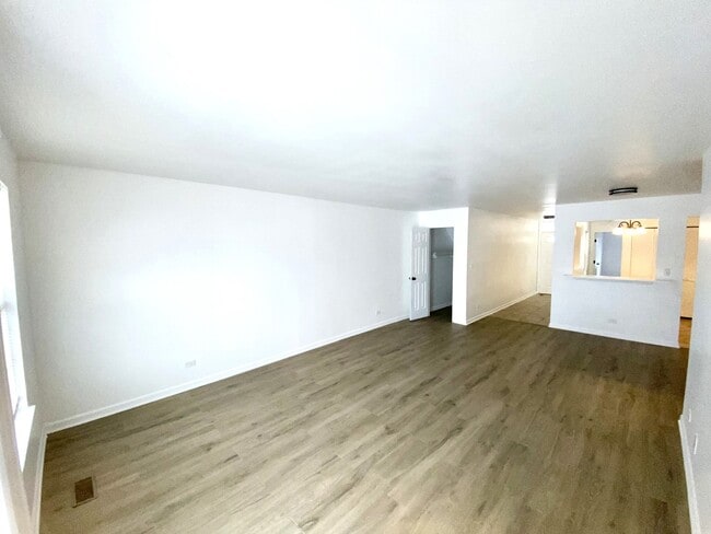 Photo - 629 W Streamwood Blvd