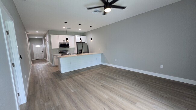 Cocina desde la sala de estar - 12390 Buffing Rd