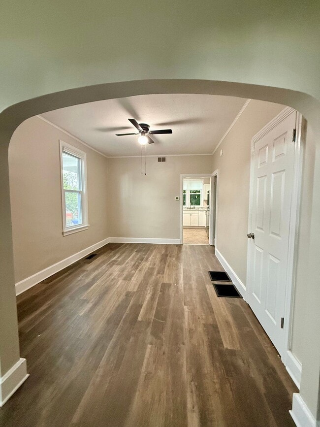 1067 Main St