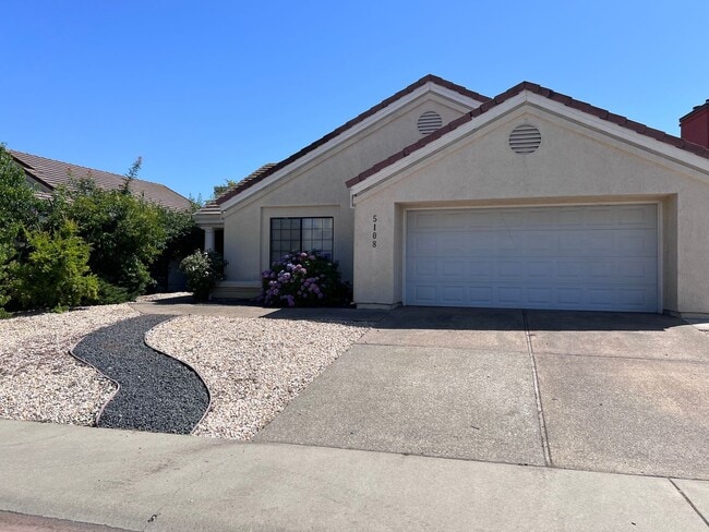 Beautiful Laguna Pointe home. - Beautiful Laguna Pointe home.