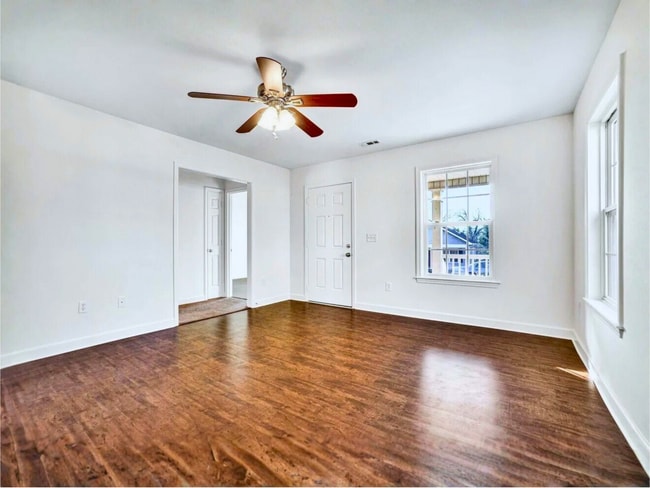 Photo - 305 S Calhoun St