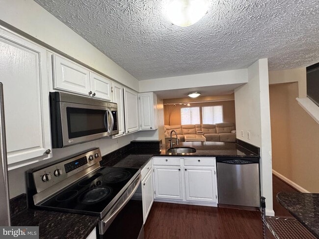 8562 Koluder Ct