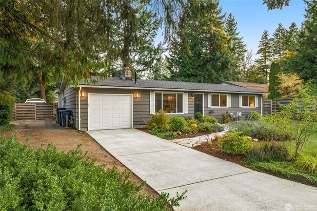 Building Photo - Classic Mid-Century Rambler with Modern Co...