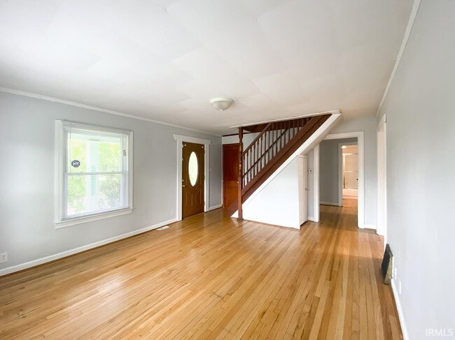 108 E Cottage Grove Ave
