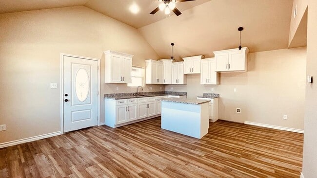 Photo - 512 Dumas Ave