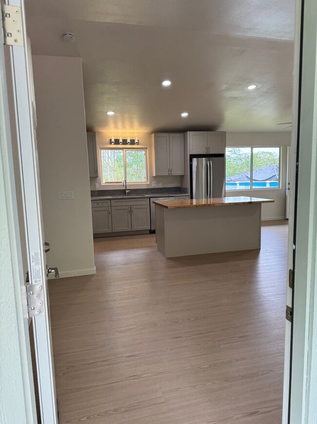 15-1519-1519 Railroad Ave