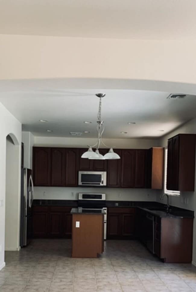 Photo - 4 BEDROOM IN GOODYEAR