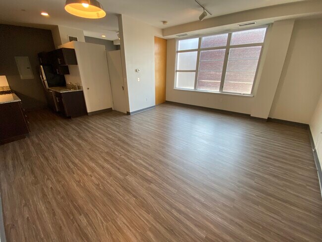 Photo - 117 E Berkeley St