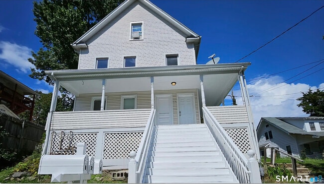 Building Photo - 319 Delavan Ave Unit 1