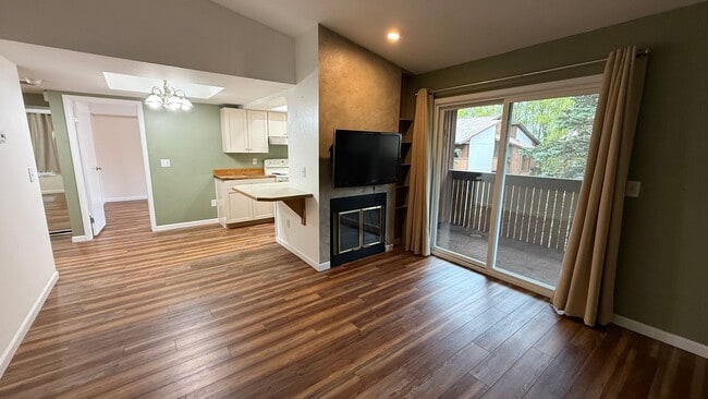 Building Photo - Well Maintained Top Floor 2 Bed/2 Bath Condo W/Garage Space. Call Today! Unit 1D