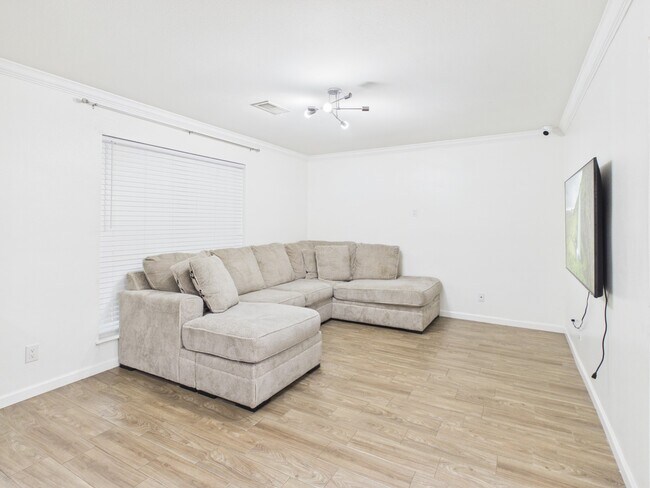 Photo - 6226 Reamer St