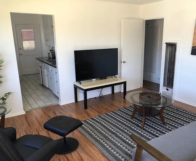 Photo - 4019 1/2 McLaughlin Ave