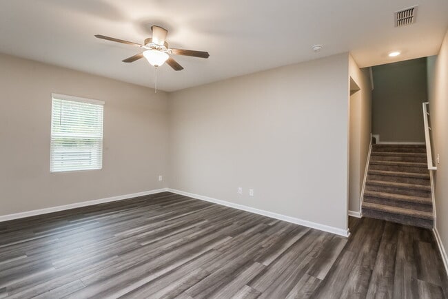 Photo - 89 Hyde Park