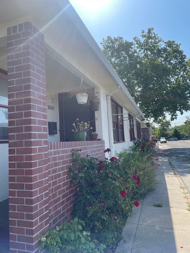 DUPLEX UNIT 1 Bedroom 1 Bathroom in East S... - DUPLEX UNIT 1 Bedroom 1 Bathroom in East S... House