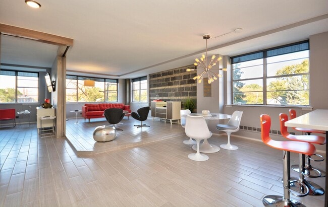 Building Photo - 1620 E Broad St Unit 408