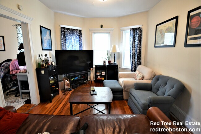 Building Photo - 67 Washburn Ave Unit 2 Rental