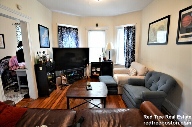 Building Photo - 67 Washburn Ave Unit 2 Rental