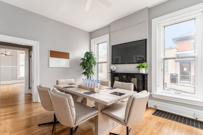 Primer piso, 2 habitaciones, comedor formal o sala de conferencias - 551 S 3rd St