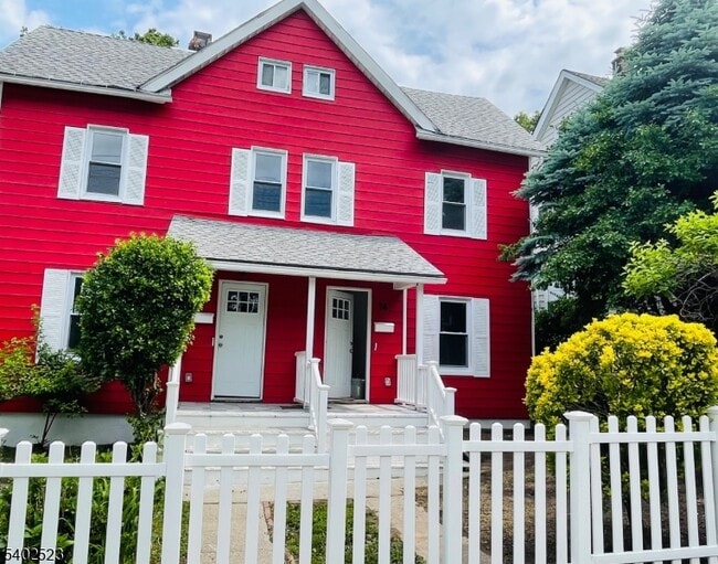 Building Photo - 76 Chestnut St Unit 1