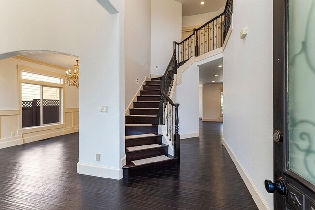 Photo - Stunning Large Home with 3 primary bedrooms + Tons of Amenities, Amazing Backyard !