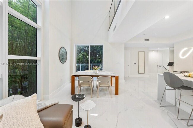 Photo - 455 NE 39th St Unit 112