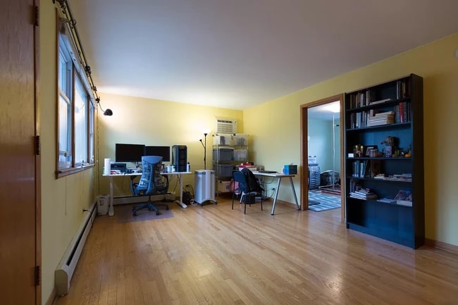 Building Photo - 5547 W Higgins Ave Unit 2C