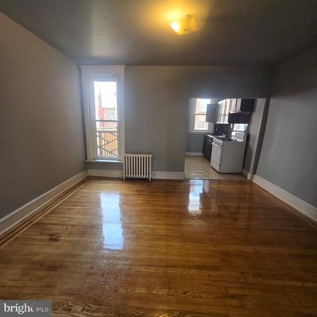 Photo - 889 Marcella St
