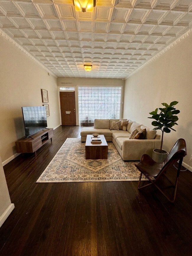 Building Photo - 925 E Westmoreland St