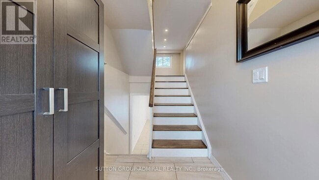 Photo - 64 Bronte St. S