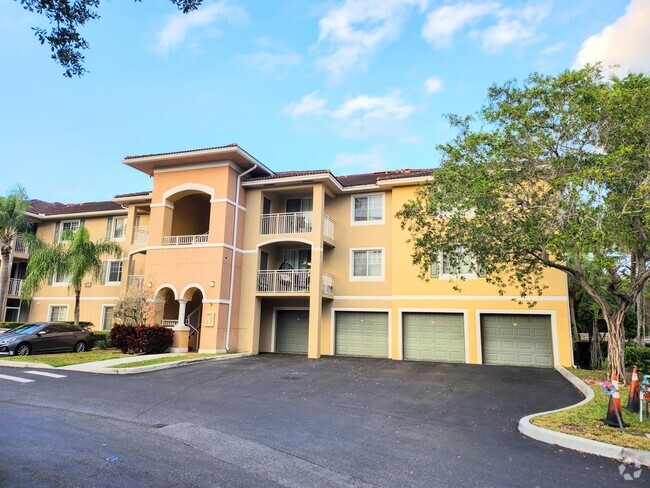 Building Photo - 6475 Emerald Dunes Dr Unit 206 Plus Garage Rental