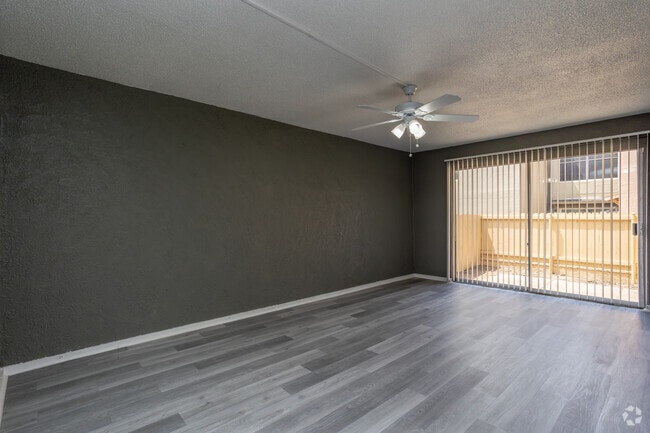 2BR, 1.5BA - 719SF - Living Area