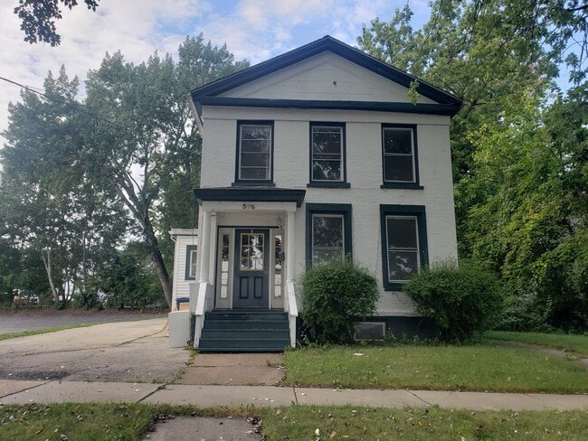 Building Photo - 322 N County St Unit FRONT Rental