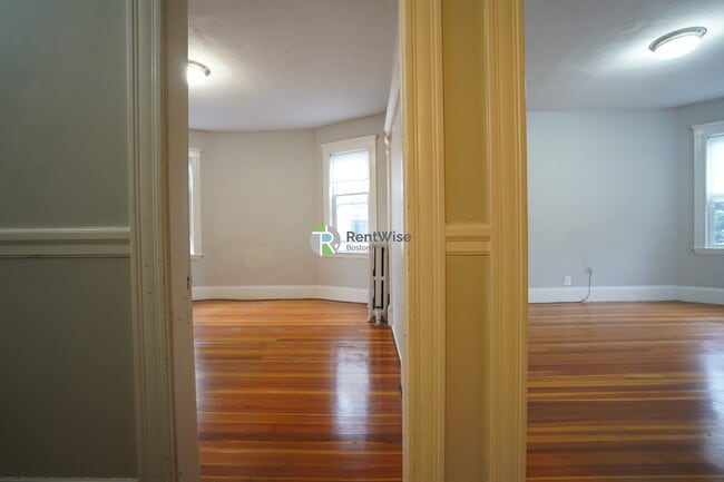 Building Photo - 15 Sumner St Rental