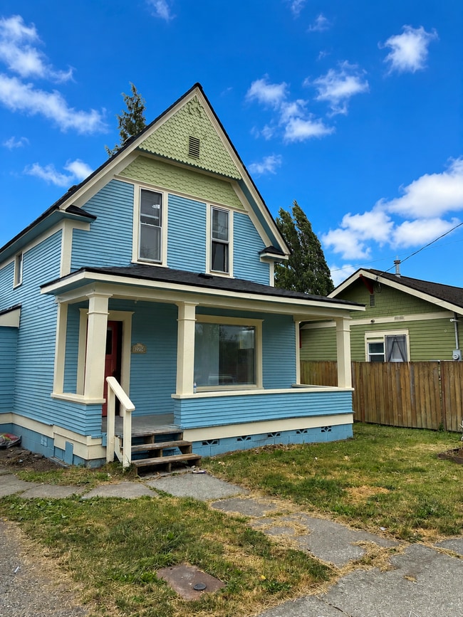Building Photo - 4 Bedroom, 1 Bedroom Home for Rent