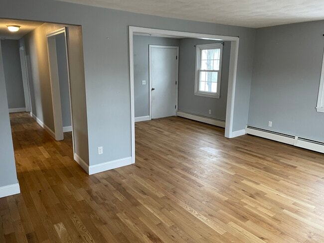 Building Photo - 72 Sterling St Unit #2