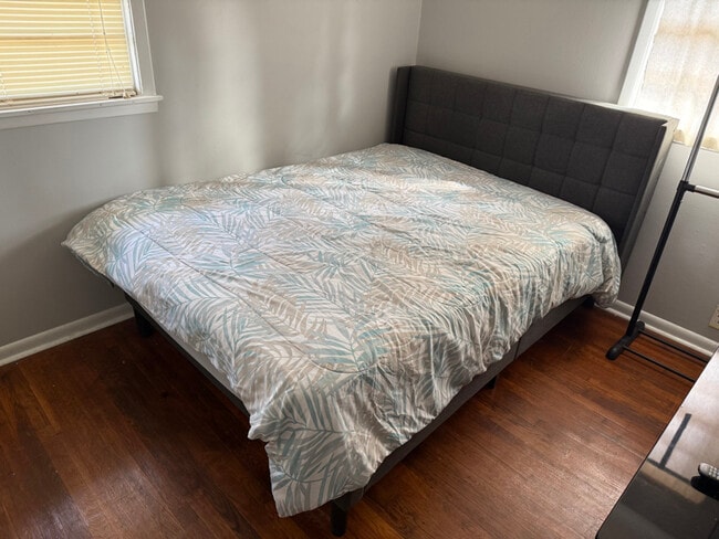 Photo - 153 Oakcliff Ct NW