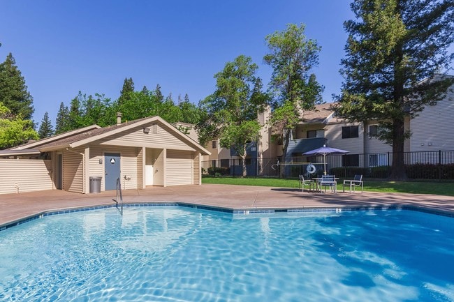 Photo - Redwood Square Apartments