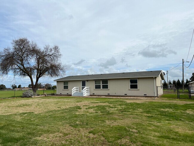 REDUCED RENT - 23714 N Bruella Rd. Acampo, CA - REDUCED RENT - 23714 N Bruella Rd. Acampo, CA House