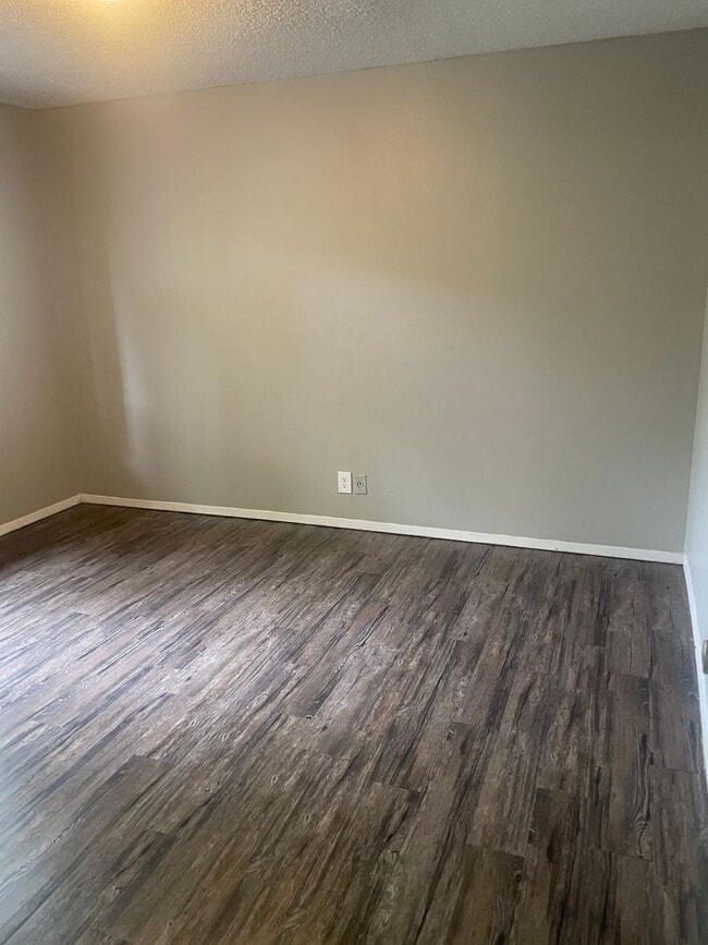 Building Photo - 2411 E 55th Pl Rental