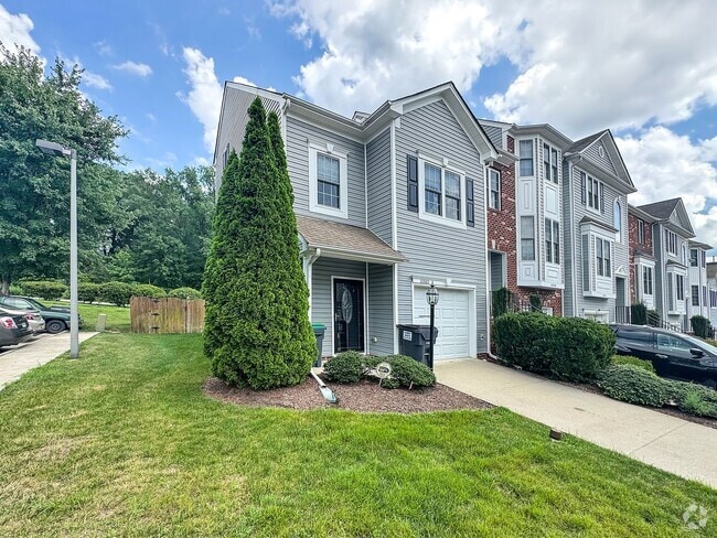 Building Photo - Contemporary 3-Bed, 3.5-Bath Townhome Just...