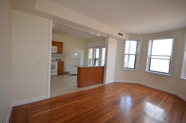 Building Photo - 1165 Commonwealth Ave Unit 6 Rental