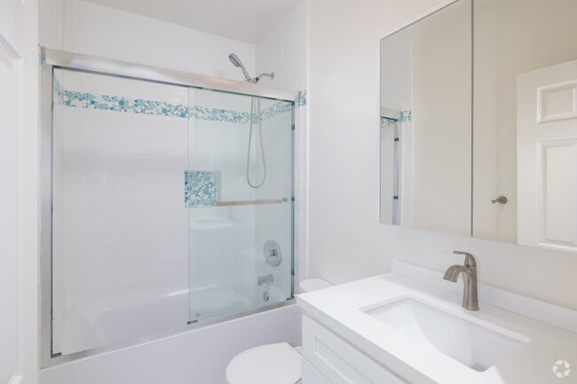 2BR, 2BA - 1,250SF - Second Bathroom
