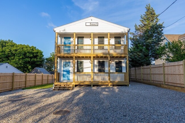Building Photo - 18 Beach St Unit 1 Rental